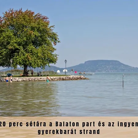 Semesterbostad Estina House *