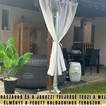 Semesterbostad Estina House